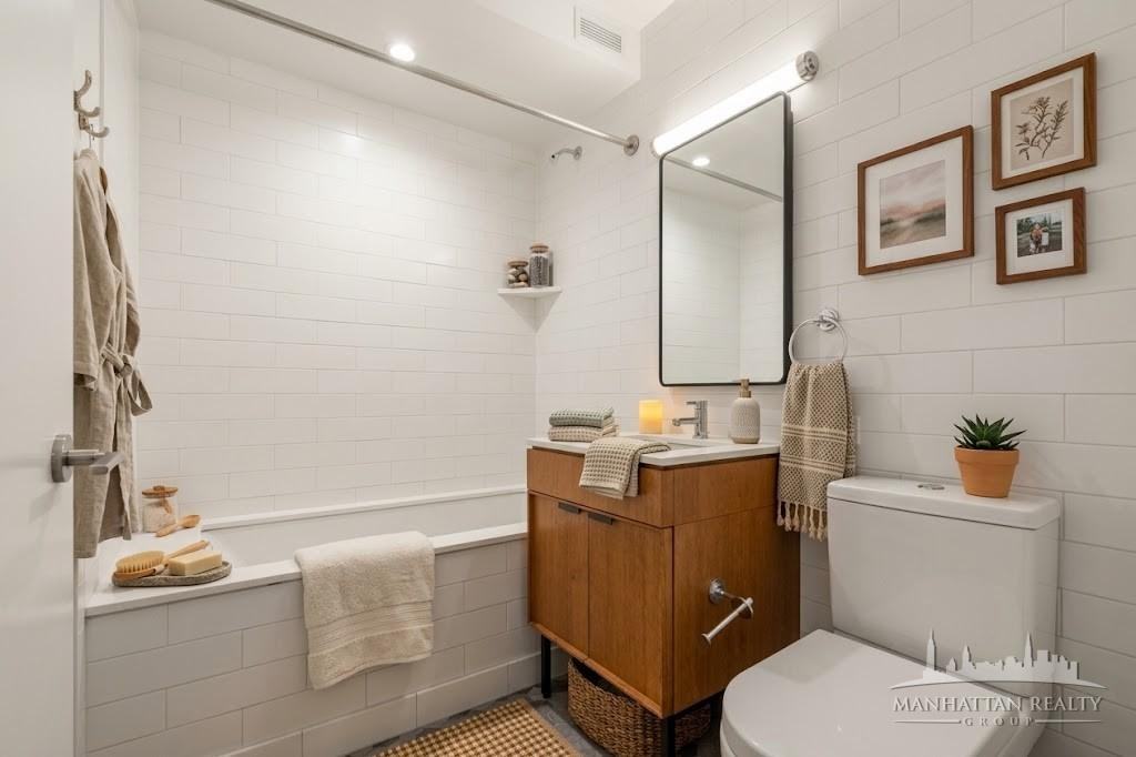 E 54th St #18 - Photo 4 of 4
