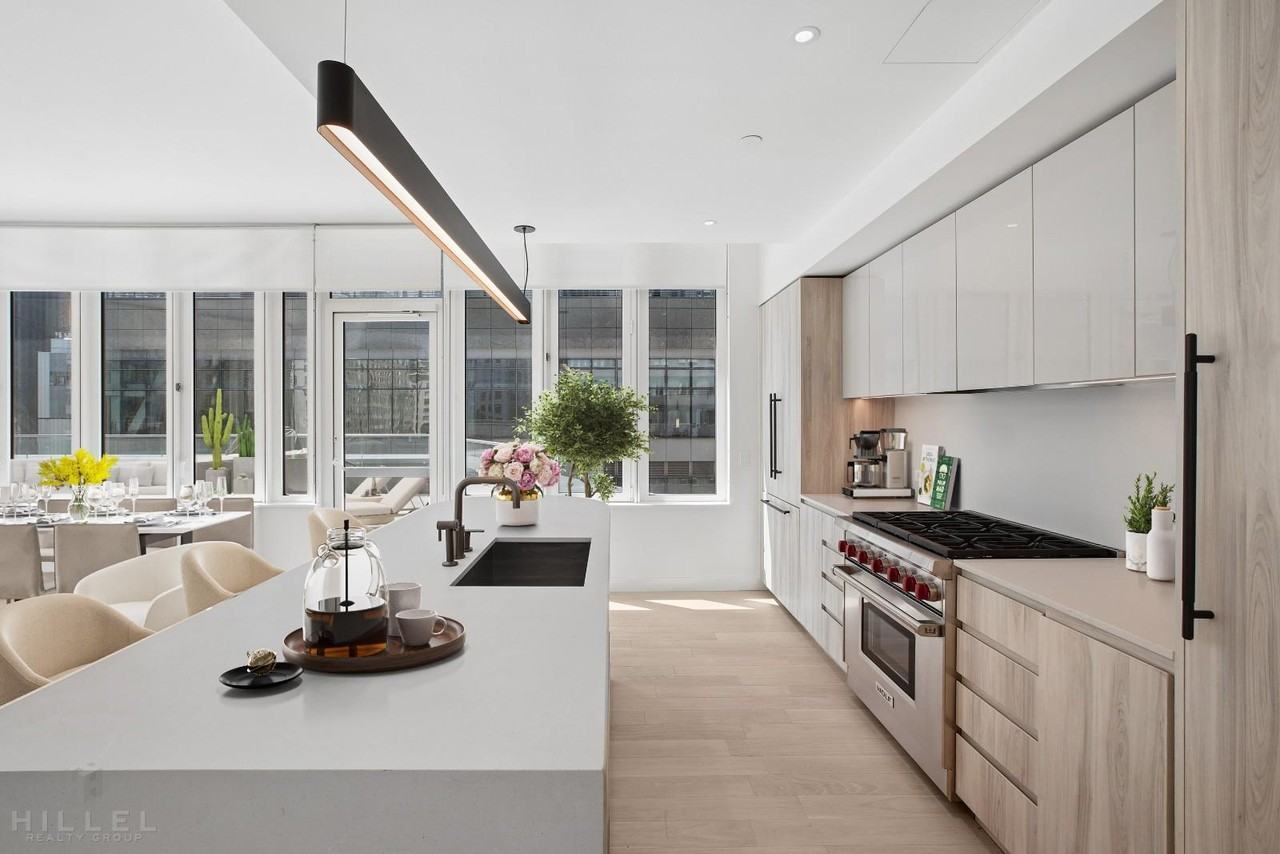 W 60th St #8D - Photo 3 of 18