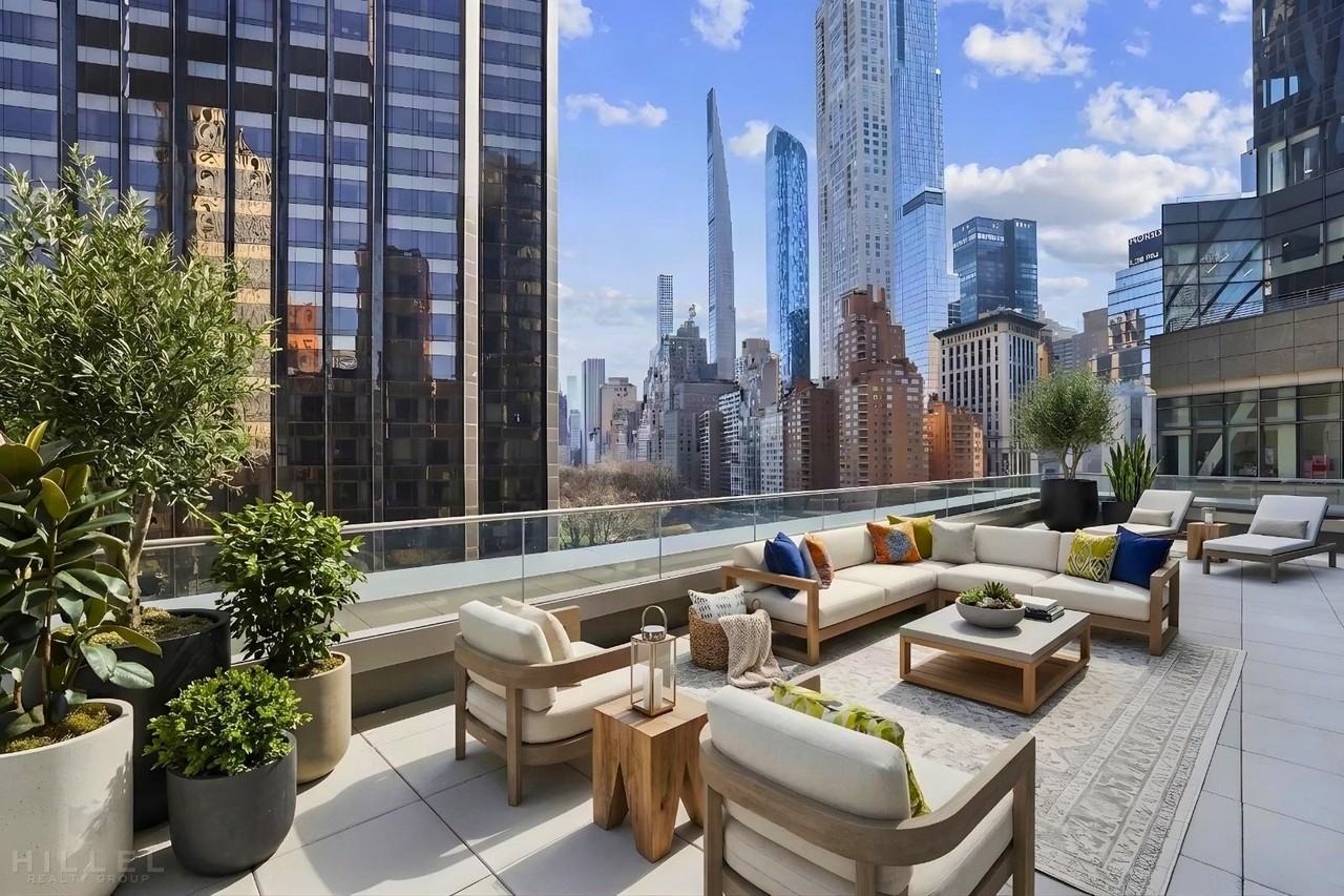 W 60th St #8D - Photo 5 of 18