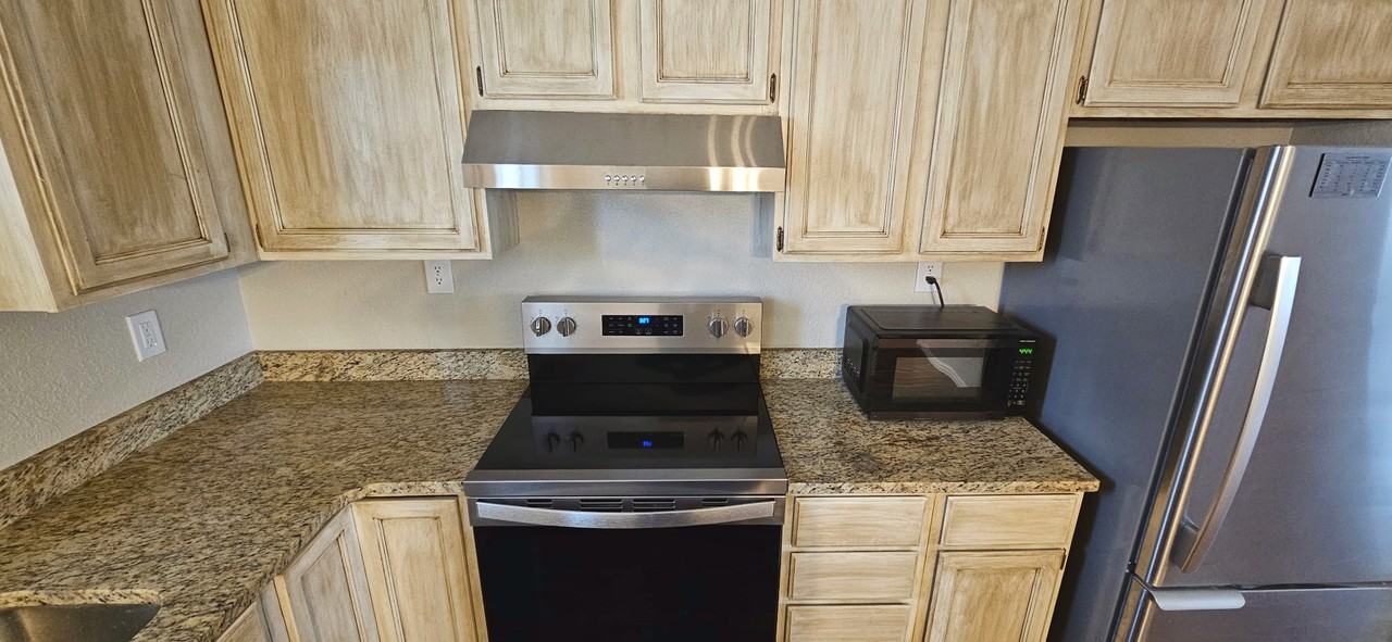 1671 Troy Ct #1 - Photo 5 of 34