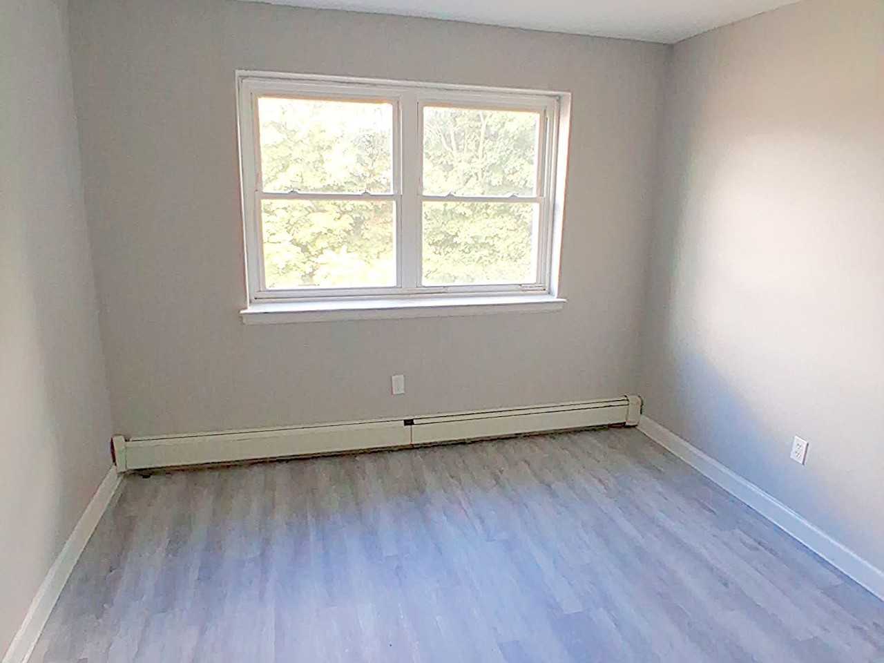 467 Allen Street - Photo 4 of 10
