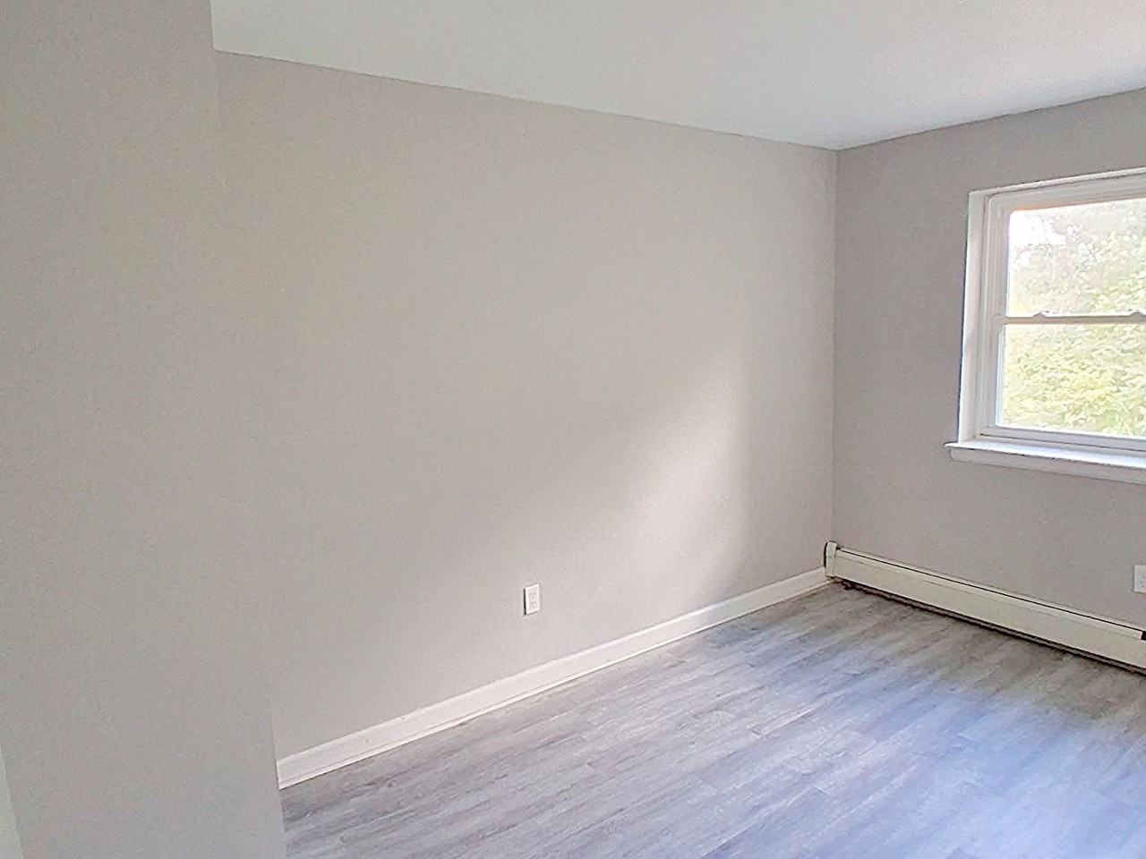 467 Allen Street - Photo 6 of 10