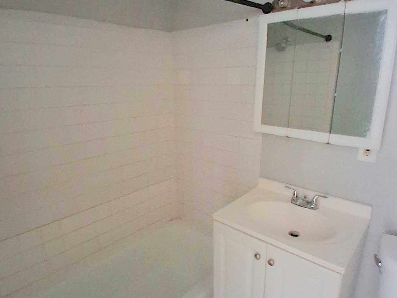 467 Allen Street - Photo 7 of 10