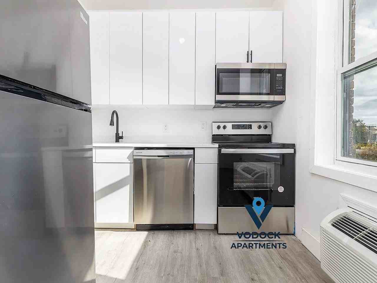 1252-1256 Main Street - Photo 2 of 10
