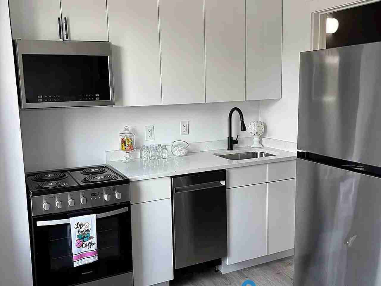 1252-1256 Main Street - Photo 3 of 10