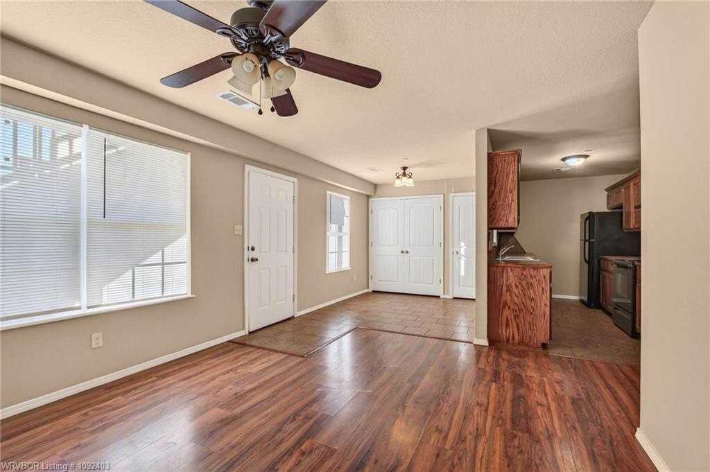 310 Jefferson St - Photo 3 of 19