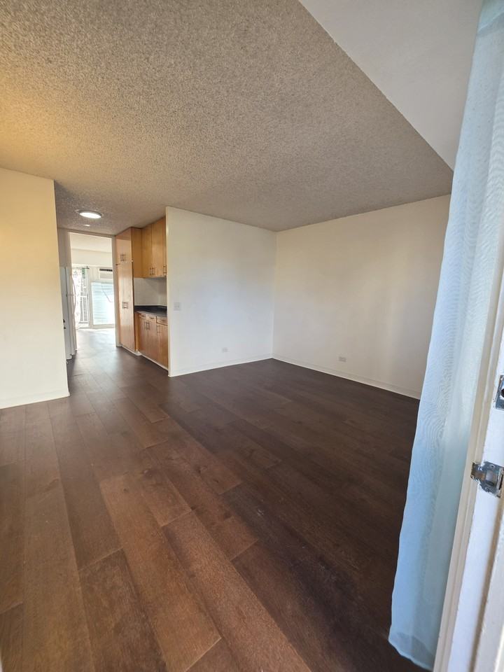 1516 Ward Ave #202 - Photo 4 of 18