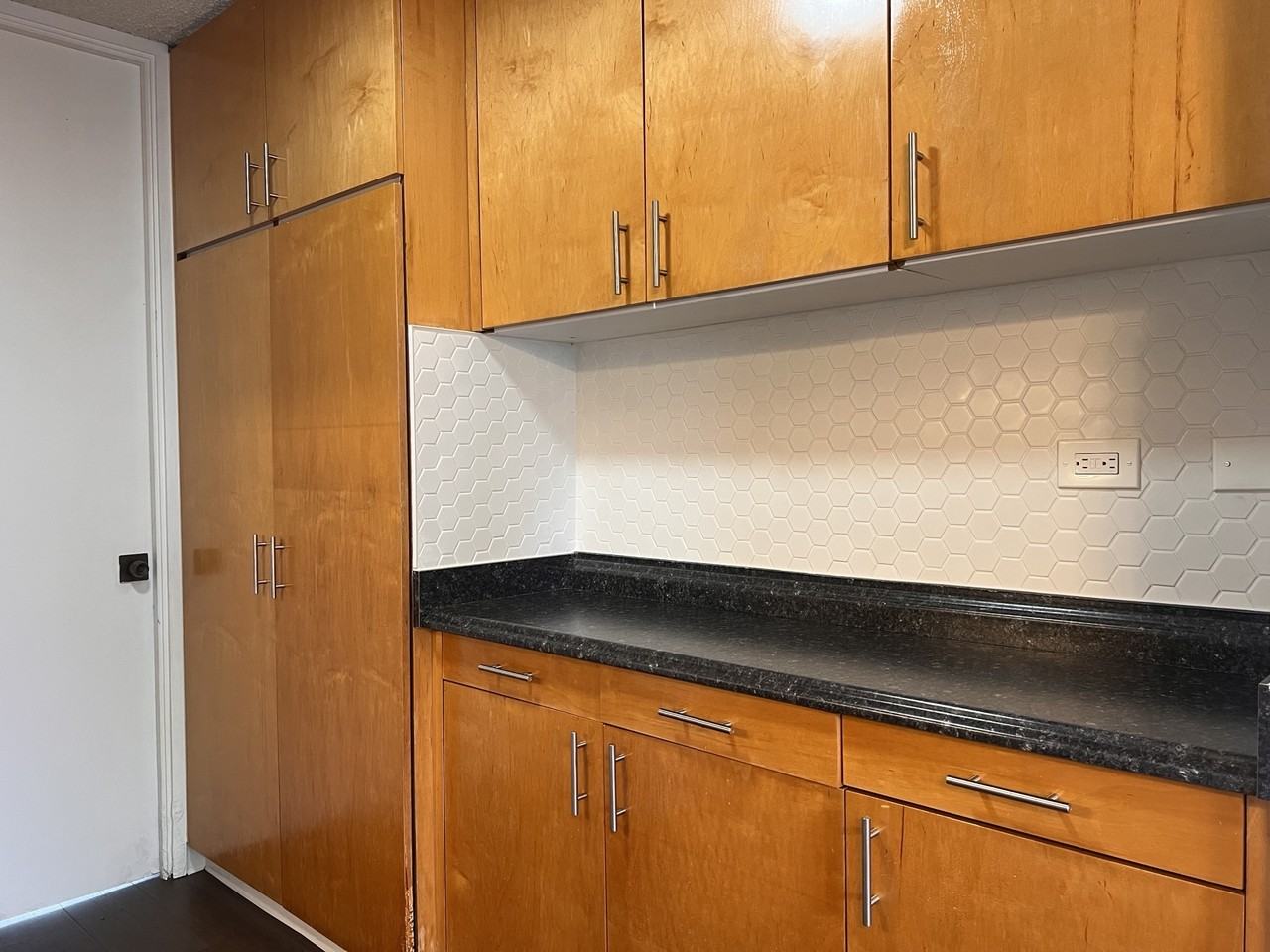 1516 Ward Ave #202 - Photo 6 of 18