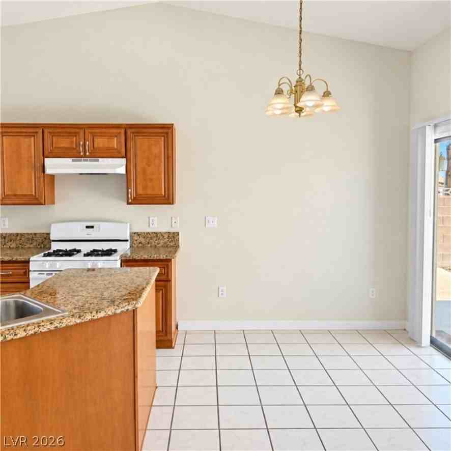 3644 Iverson Ln - Photo 4 of 17