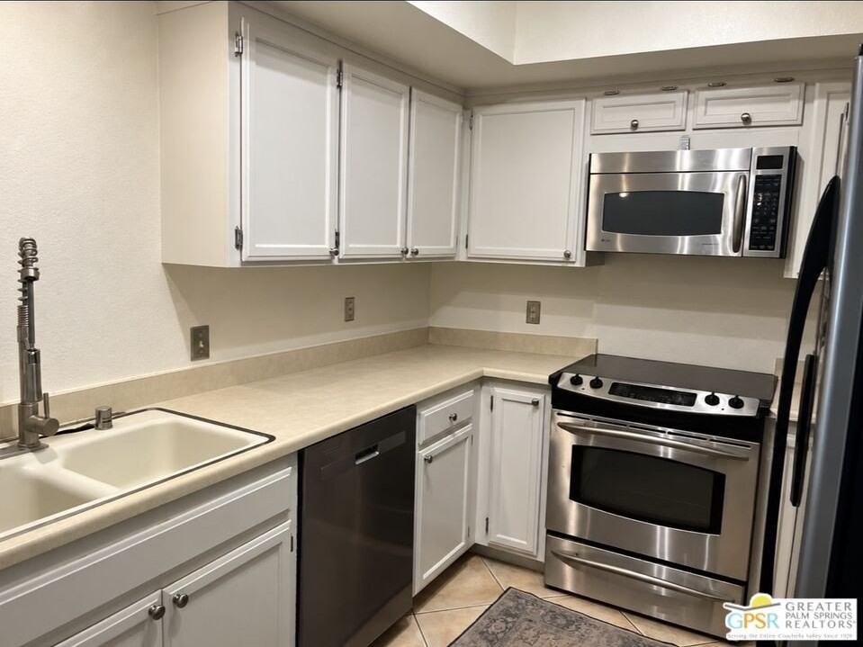 1598 N Kaweah Rd #3 - Photo 4 of 14