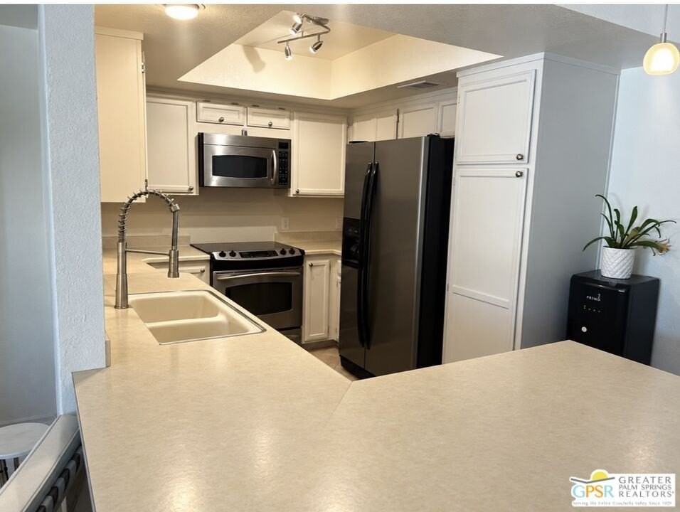 1598 N Kaweah Rd #3 - Photo 5 of 14