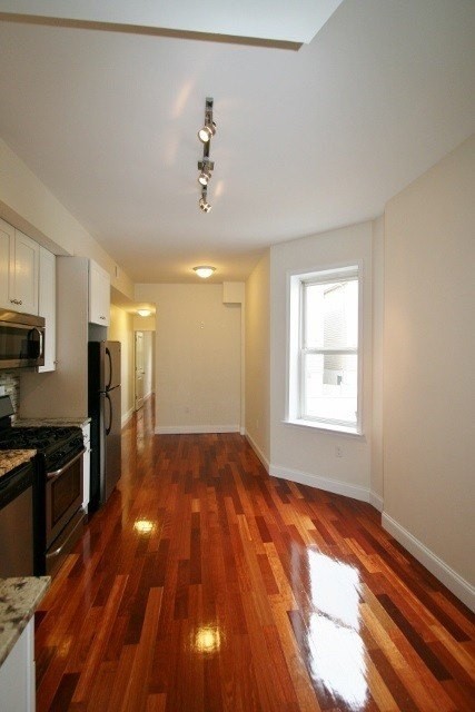 149 Webster Ave #3 - Photo 3 of 14