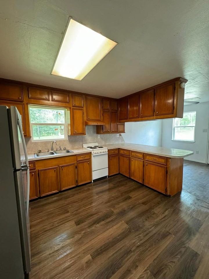 505 Hawkins - Photo 3 of 11