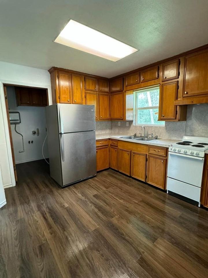 505 Hawkins - Photo 4 of 11