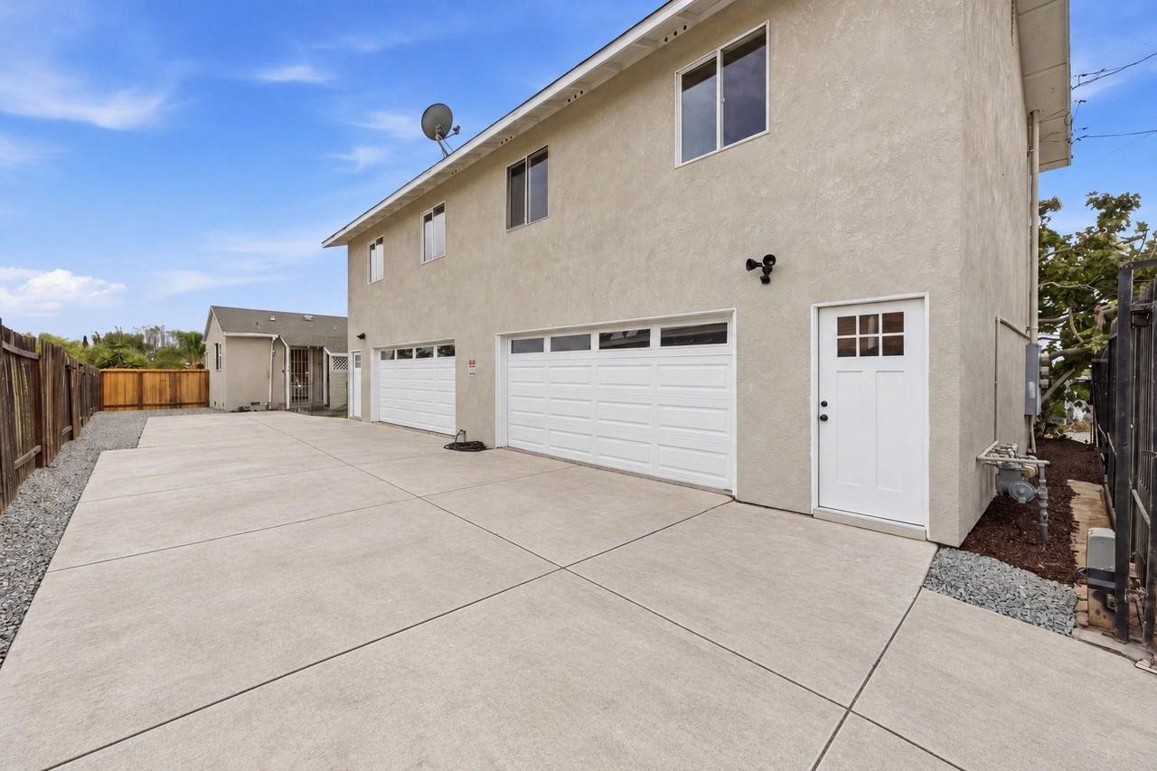 3136 44th Street - Photo 4 of 5