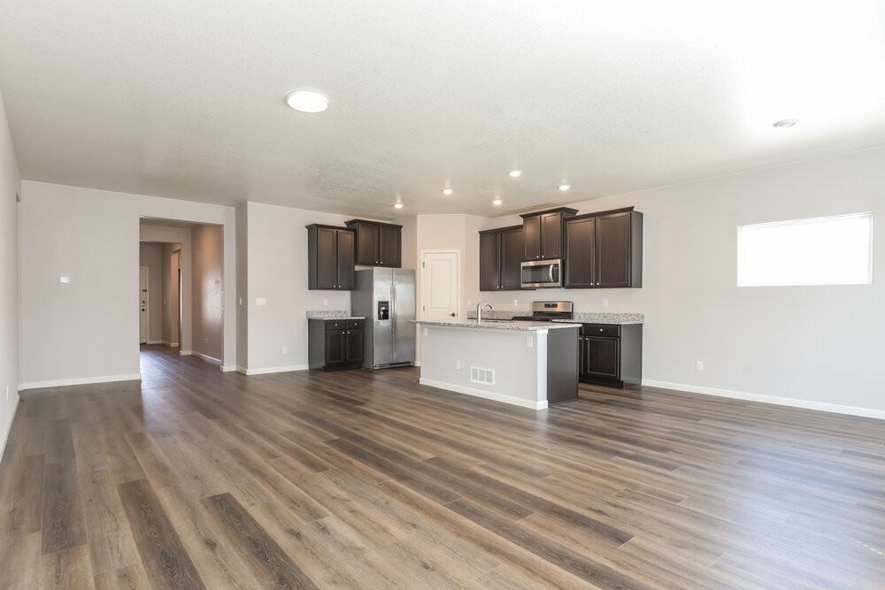 8884 Ventura Ct - Photo 4 of 16