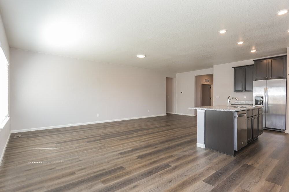 8884 Ventura Ct - Photo 5 of 16