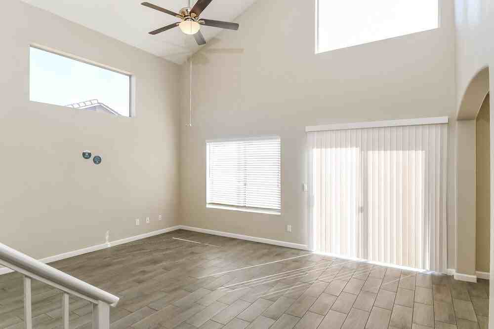 955 E Windsor Dr - Photo 4 of 17