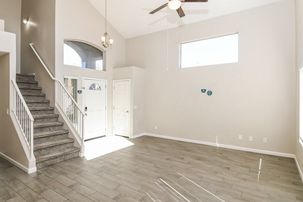 955 E Windsor Dr - Photo 5 of 17