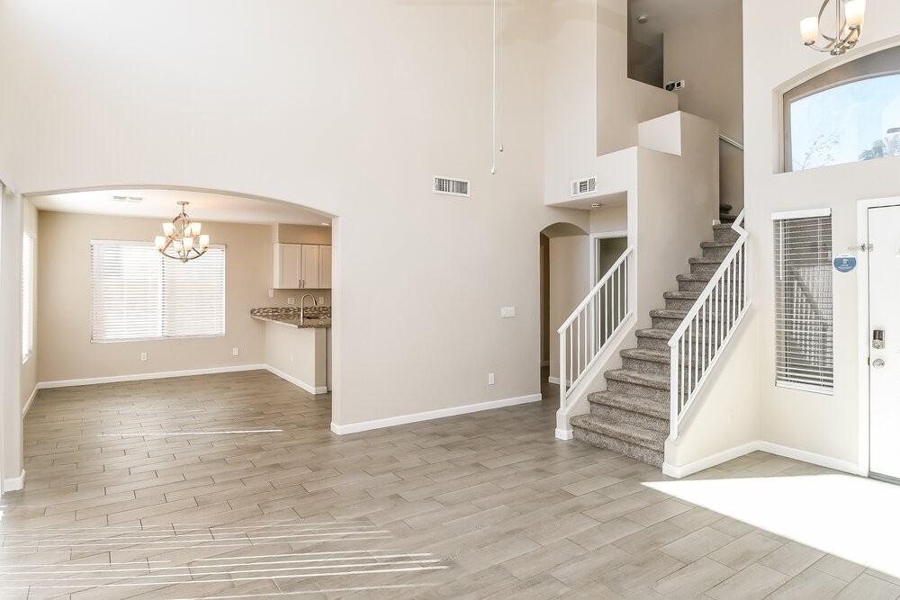 955 E Windsor Dr - Photo 6 of 17