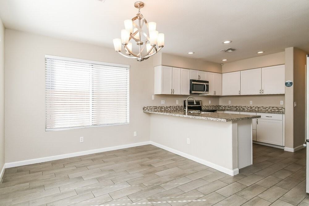955 E Windsor Dr - Photo 7 of 17