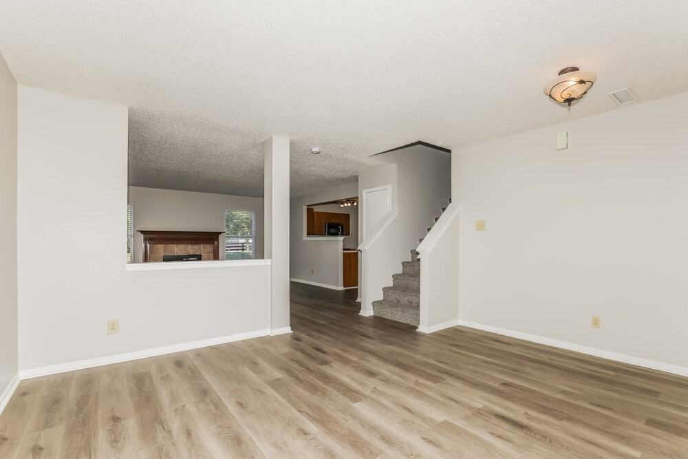 8345 Wheatfield Dr - Photo 4 of 17