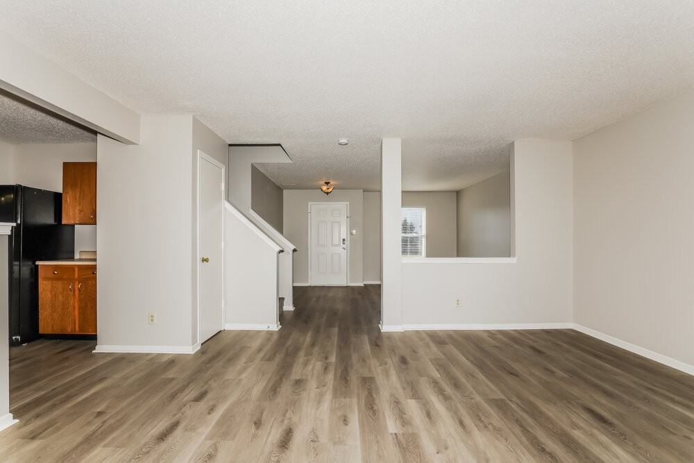 8345 Wheatfield Dr - Photo 5 of 17
