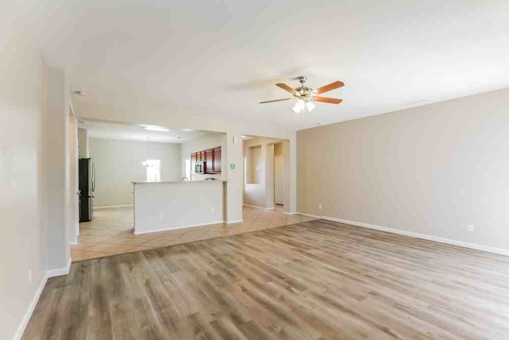 5329 W Grove St - Photo 6 of 16