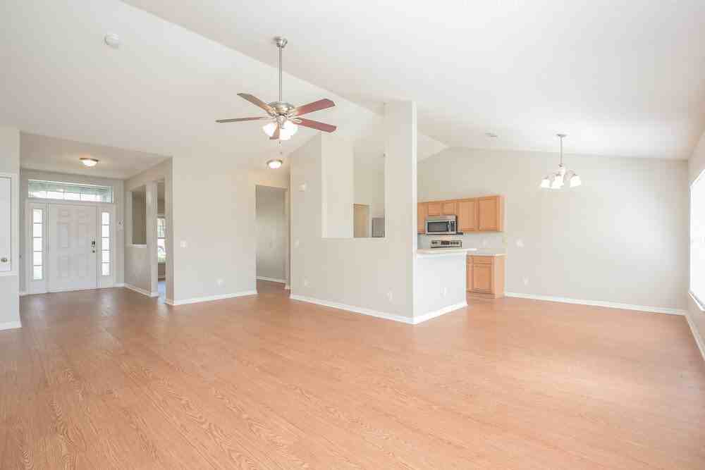 1904 Southern Oak Loop - Photo 4 of 16