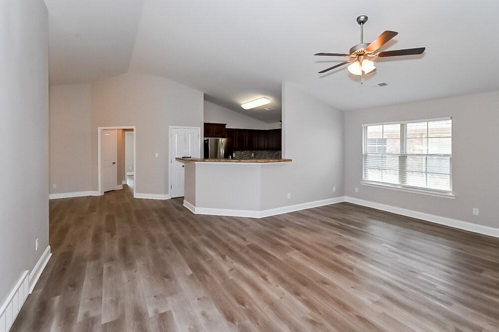 2922 S Hartland Dr - Photo 4 of 16