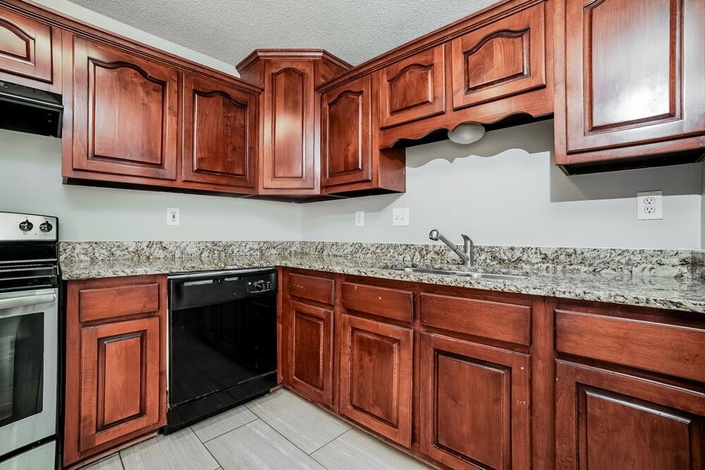 5713 Kaitlyn Dr W - Photo 5 of 17