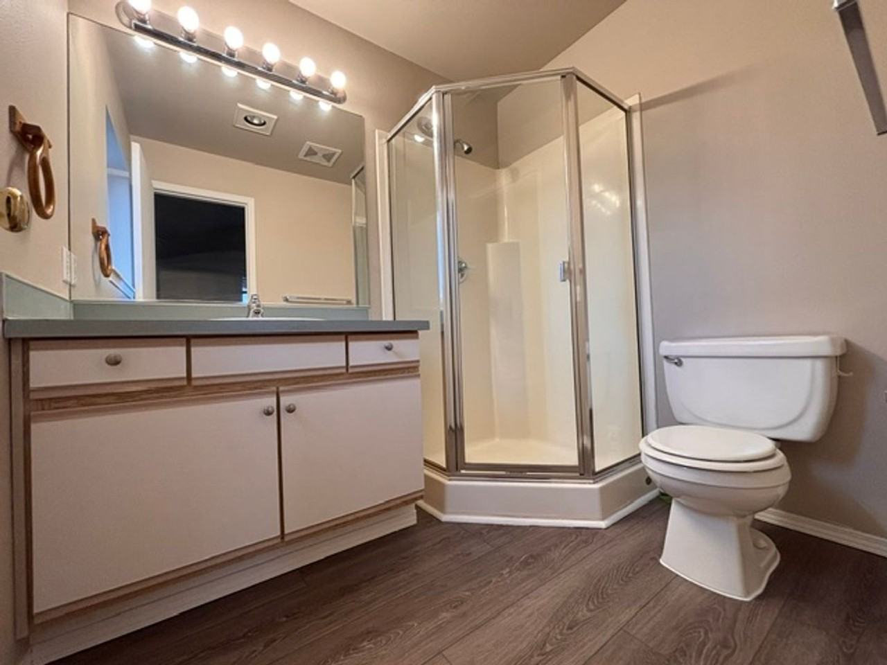 2018 E Spruce St - Photo 3 of 50