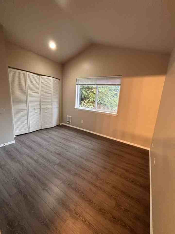 2018 E Spruce St - Photo 4 of 50
