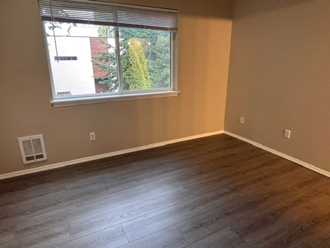 2018 E Spruce St - Photo 7 of 50