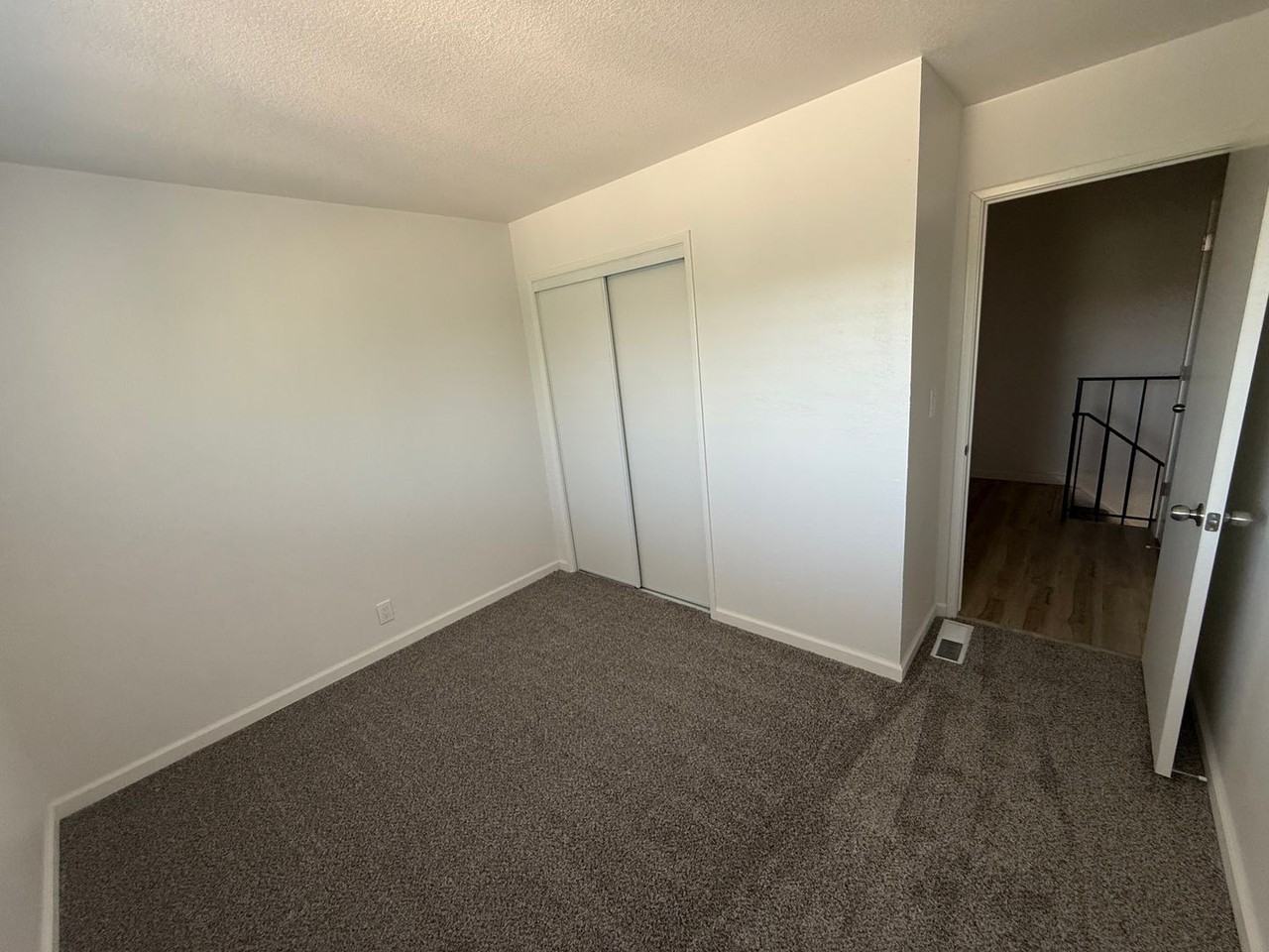 420 Chestnut St - Photo 6 of 10