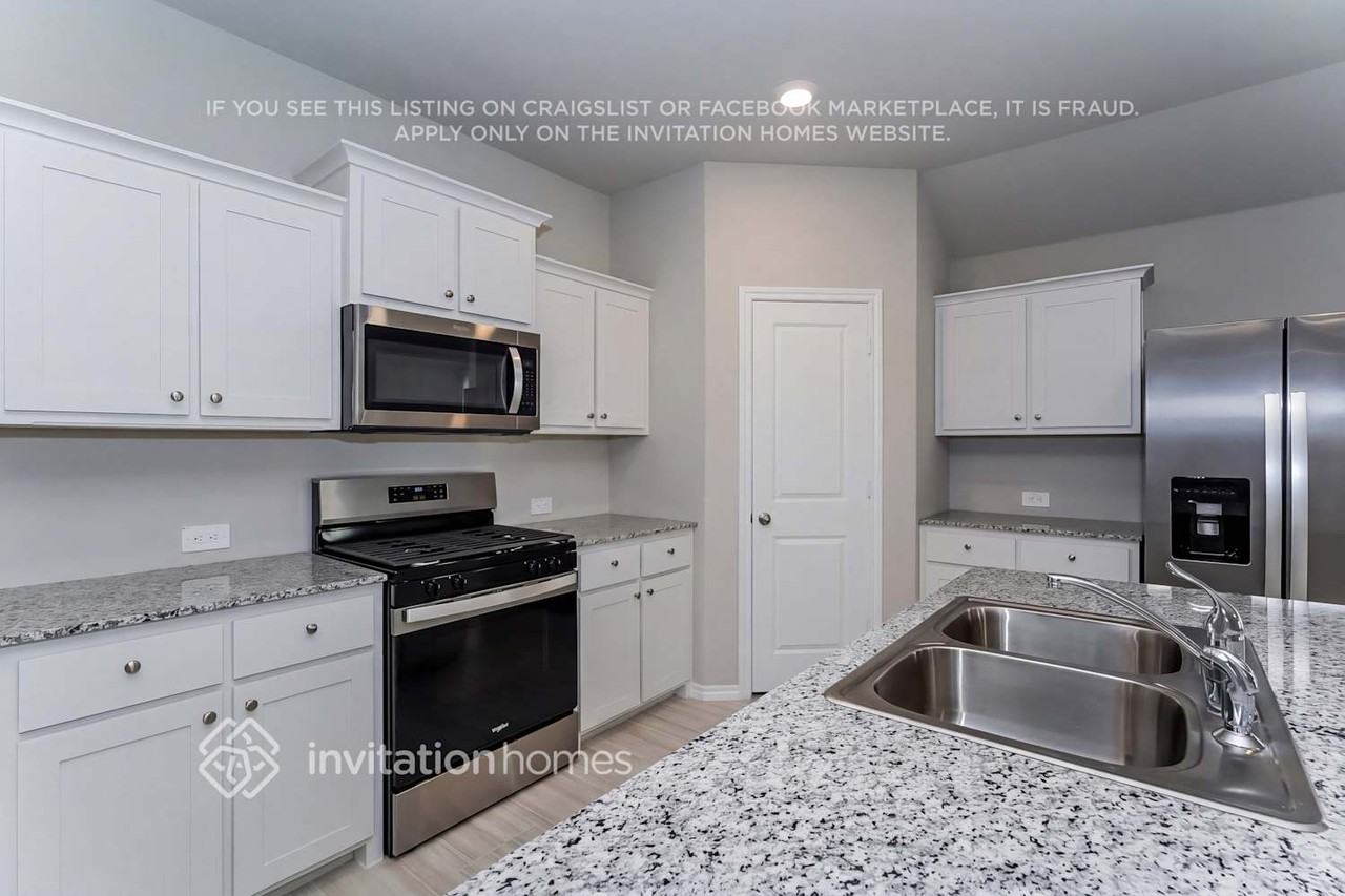 8432 Hollymead Ln - Photo 6 of 15