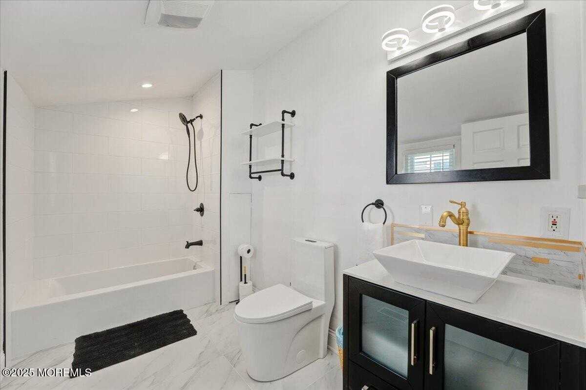110 5th Ave - Photo 7 of 26
