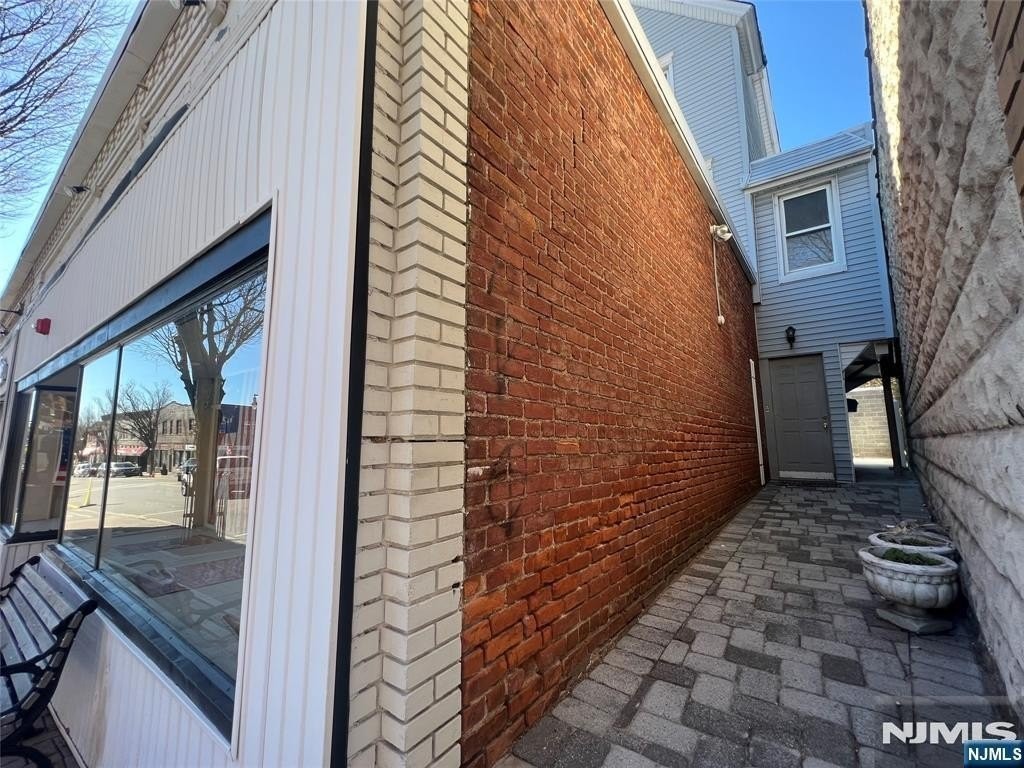 238 Main St #3 - Photo 7 of 10