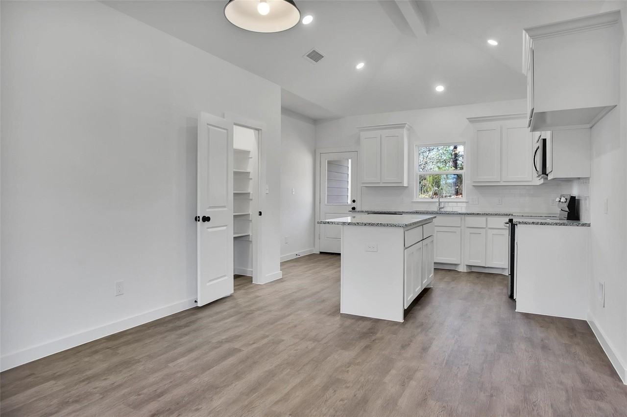 1479 Cathey Dr - Photo 4 of 9