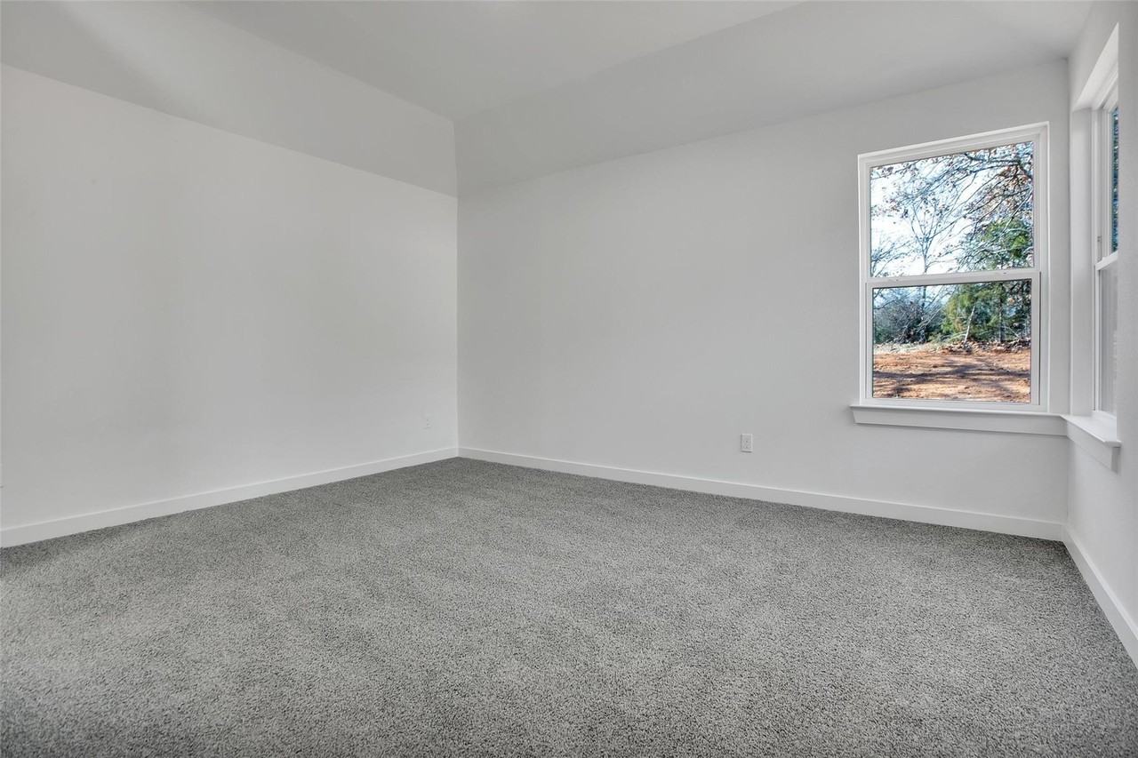 1479 Cathey Dr - Photo 6 of 9
