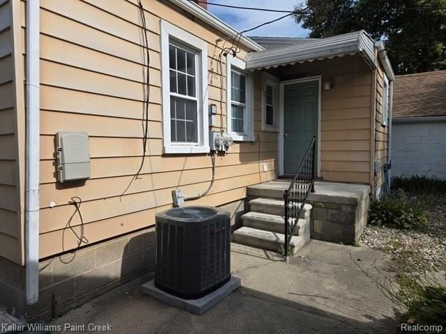 461 W Hayes Ave - Photo 5 of 27