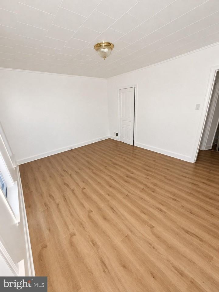 324 Smith St - Photo 2 of 13