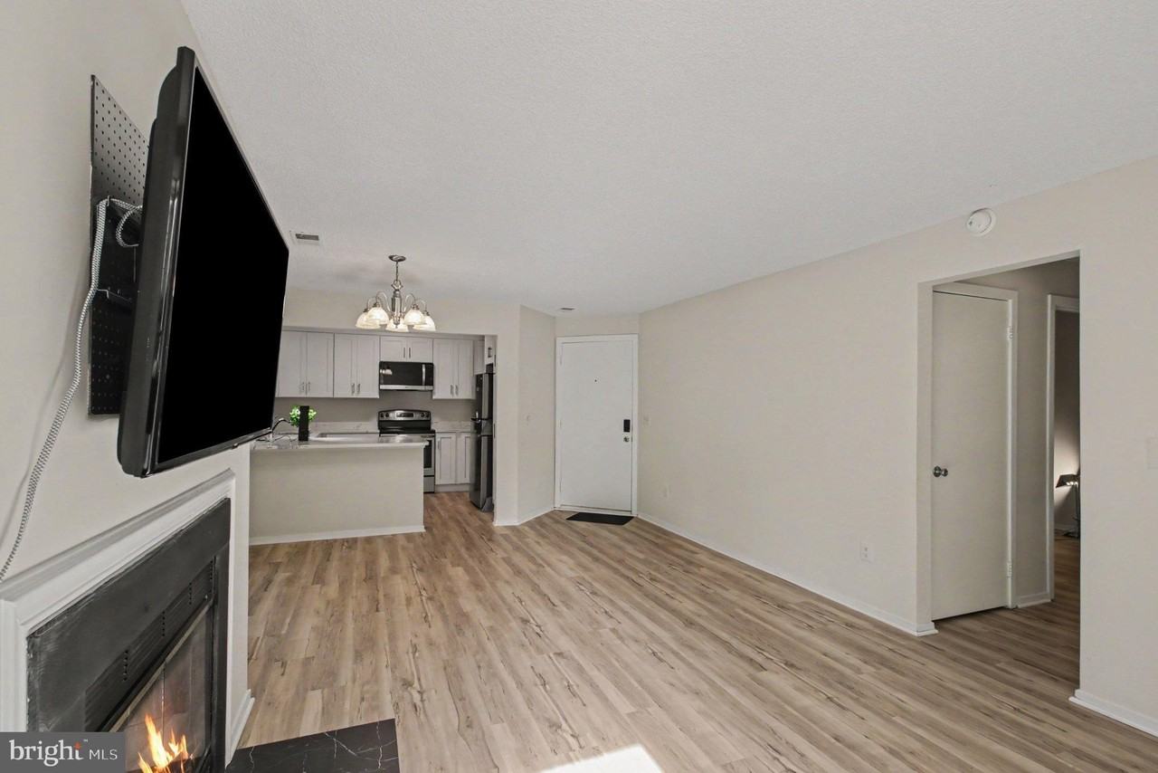 1504 Summerchase Ct #A - Photo 5 of 26