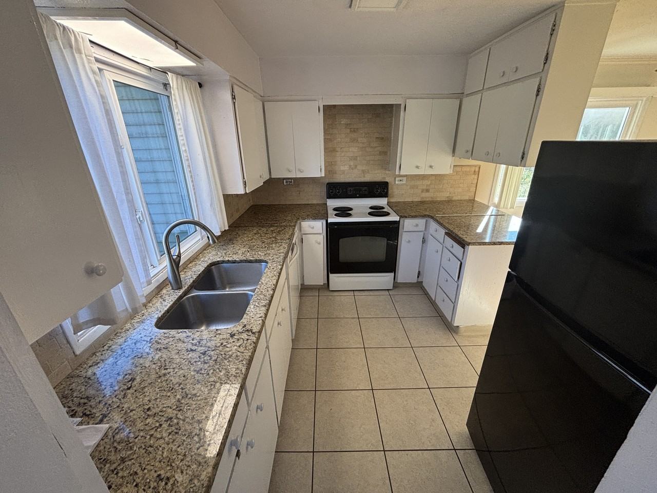 6115 Sw 45th Ave - Photo 4 of 46
