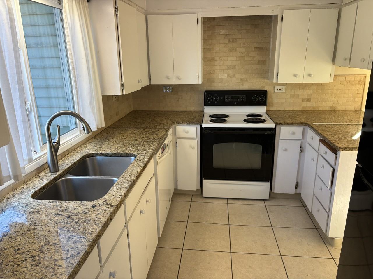 6115 Sw 45th Ave - Photo 5 of 46