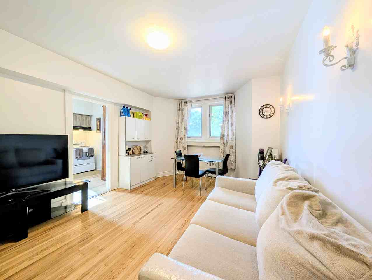 221 Avenue Clarke #22, Westmount, QC H3Z 2E3 - 3 Bedroom Apartment for ...
