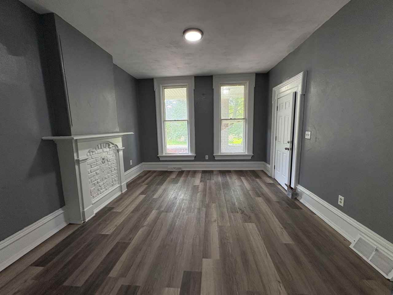 918 Walnut St - Photo 3 of 8