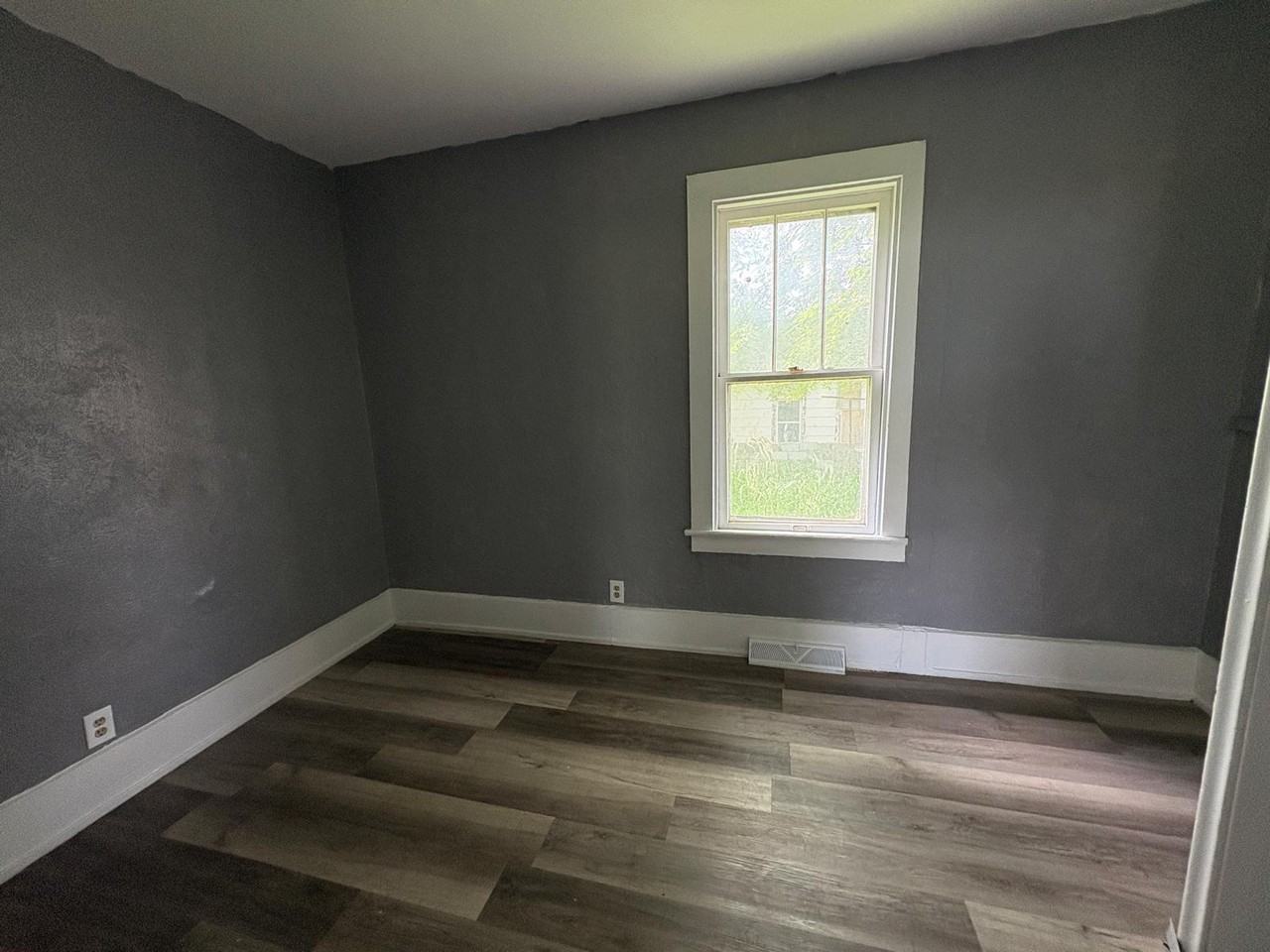 918 Walnut St - Photo 7 of 8