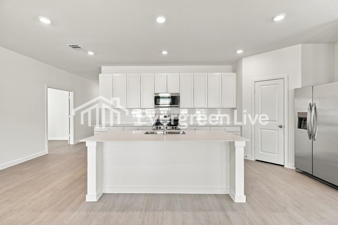 1939 Starlight St - Photo 4 of 15