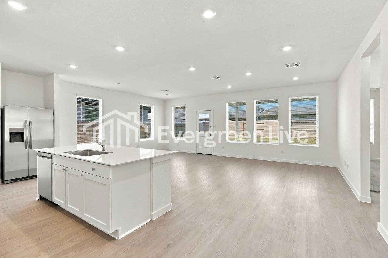 1939 Starlight St - Photo 5 of 15